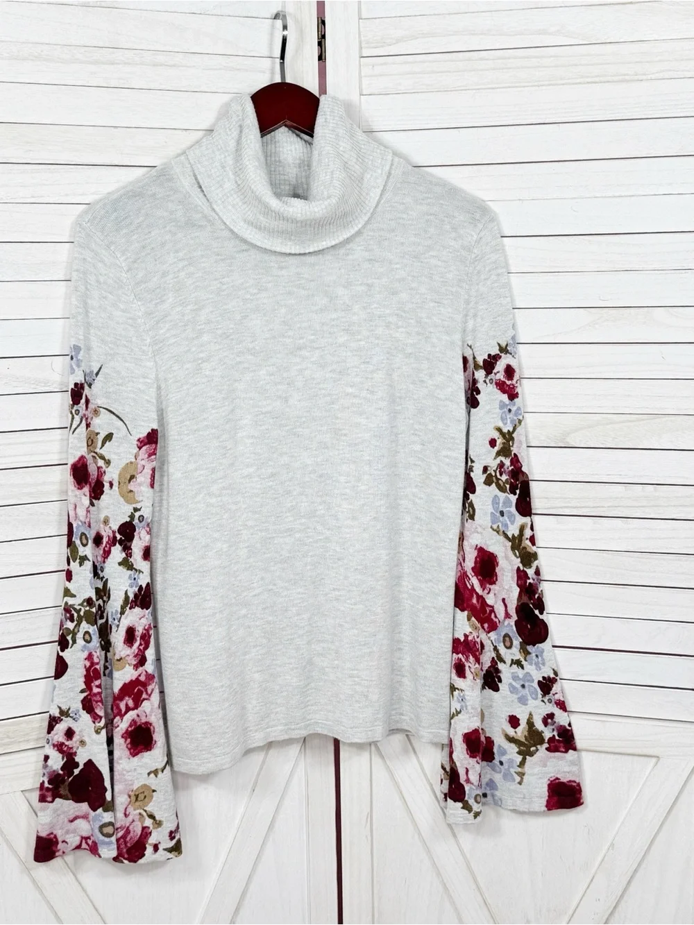 Rain + Rose Floral Statement Bell Sleeve‎ Turtleneck Sweater Grey Pink Large